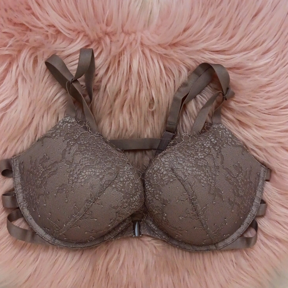 PRE-LOVED VICTORIA'S SECRET VERY SEXY PUSH-UP BRA-34D